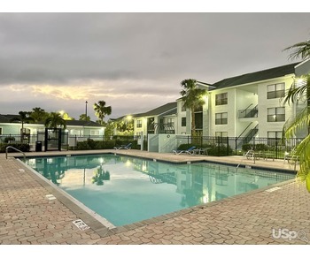 Florida Dream: Stylish Condo with Resort Amenities!